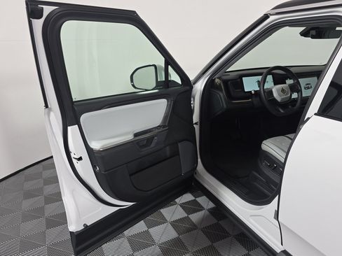 Used 2025 Rivian R1S Adventure AWD/4WD image 15