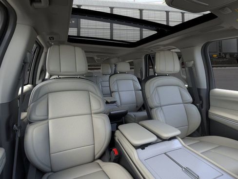 New 2026 Lincoln Navigator L Reserve w/ Jet Appearance Package AWD/4WD image 10