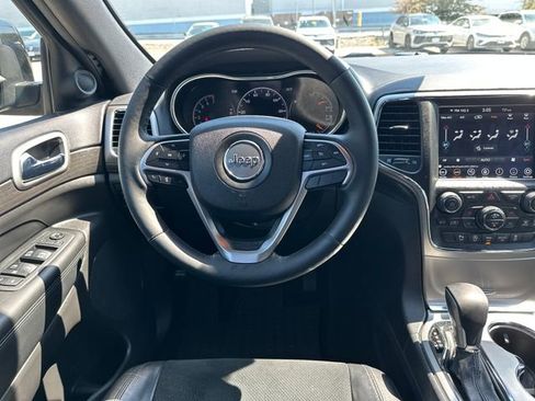 Used 2018 Jeep Grand Cherokee Altitude AWD/4WD image 16