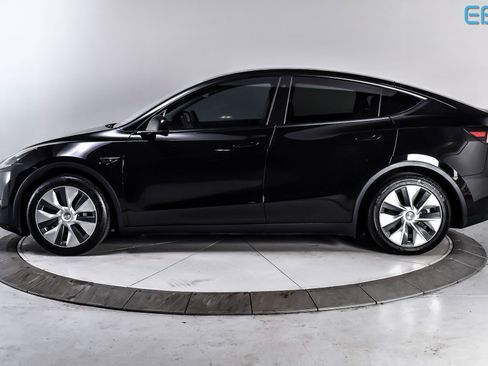 Used 2021 Tesla Model Y Long Range image 3