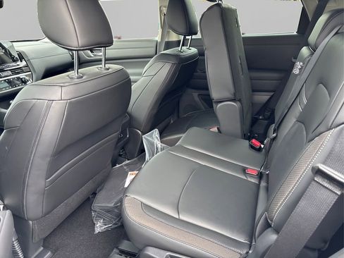 New 2025 Nissan Pathfinder SL image 10