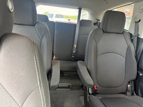 Used 2017 Chevrolet Traverse LT w/ Style and Technology Package FWD image 13