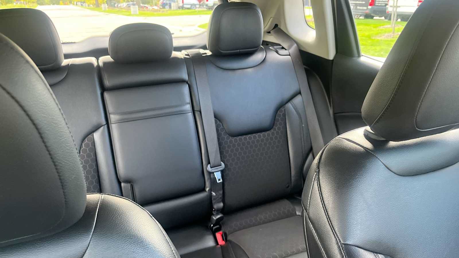 Used 2018 Jeep Compass Latitude w/ Popular Equipment Group FWD image 33