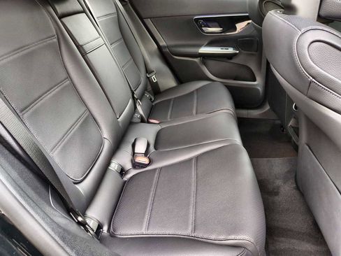 Used 2025 Mercedes-Benz GLC 300 4MATIC image 21