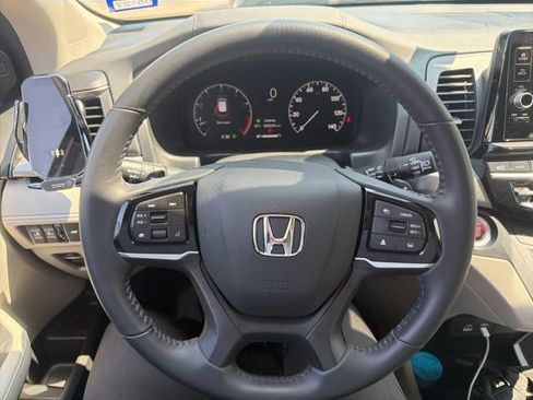 Used 2025 Honda Odyssey EX-L image 16