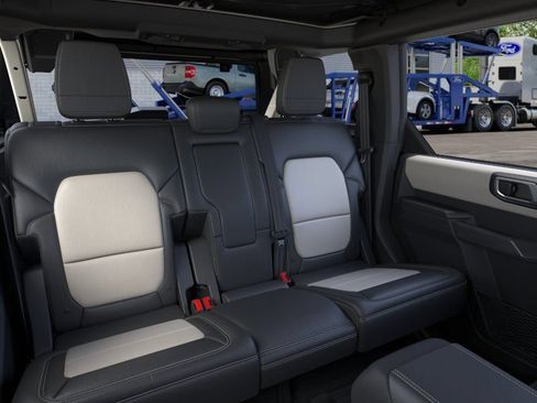 New 2026 Ford Bronco Outer Banks w/ Sasquatch Package AWD/4WD image 11