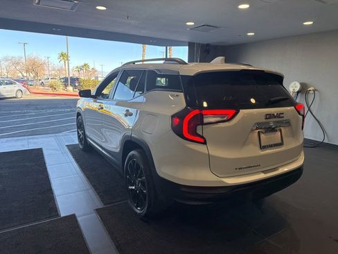 Used 2022 GMC Terrain SLE w/ Driver Convenience Package image 11