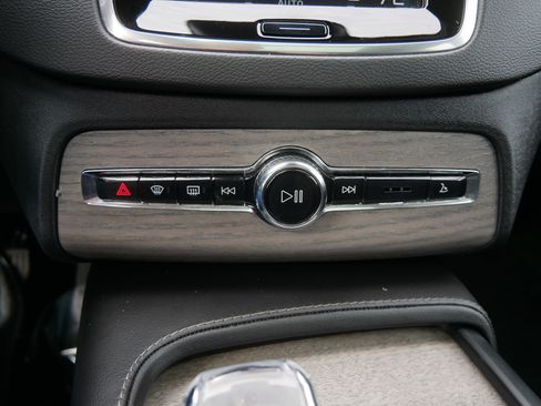 Used 2022 Volvo XC90 T8 Inscription image 24