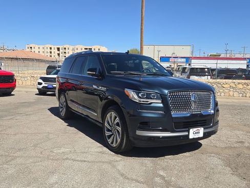 Used 2022 Lincoln Navigator Reserve image 1