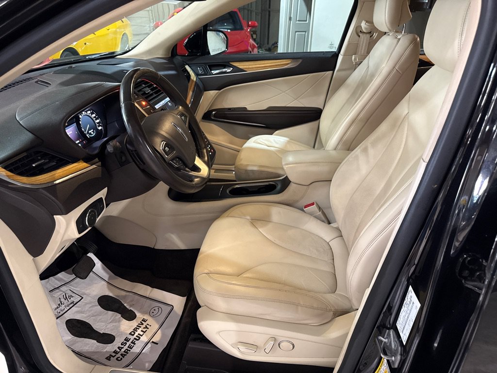 Used 2015 Lincoln MKC FWD w/ Equipment Group 101A Select image 9