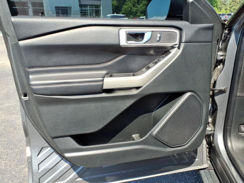 Used 2022 Ford Explorer XLT AWD/4WD image 5