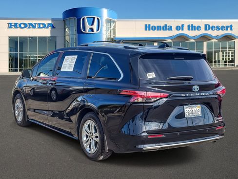 Used 2022 Toyota Sienna Platinum image 5