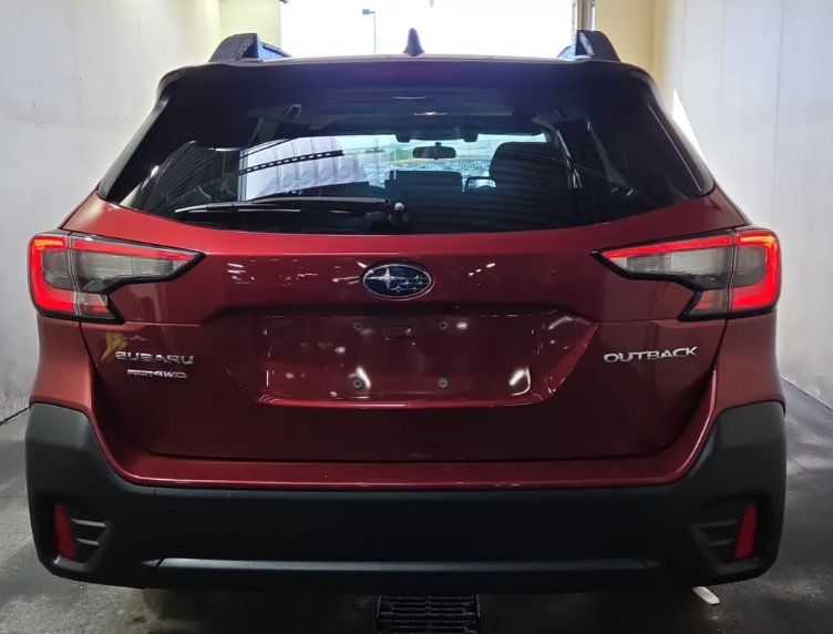 Used 2022 Subaru Outback Premium AWD/4WD image 2