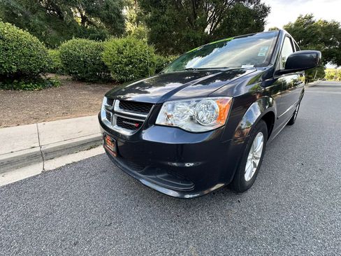 Used 2014 Dodge Grand Caravan SXT image 4