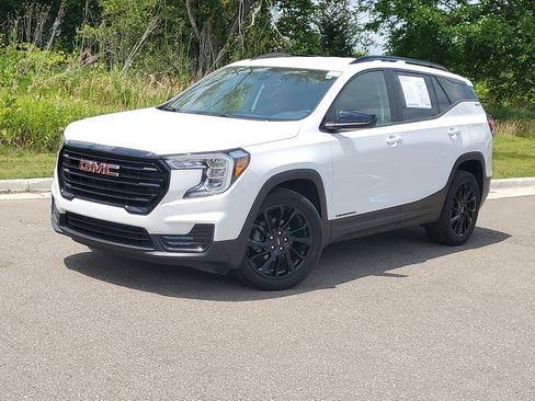 Used 2024 GMC Terrain SLE w/ Driver Convenience Package FWD image 31
