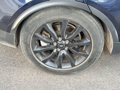 Used 2020 Land Rover Discovery HSE image 4