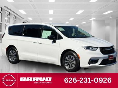 Used 2024 Chrysler Pacifica Limited
