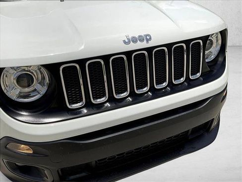 Used 2018 Jeep Renegade Latitude w/ Safety & Security Group FWD image 30
