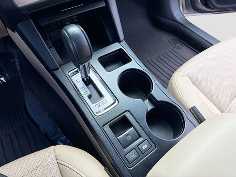 Used 2017 Subaru Outback 2.5i Limited image 12