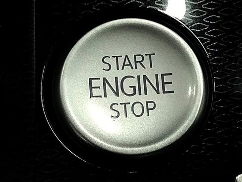 New 2025 Volkswagen Taos SE image 32