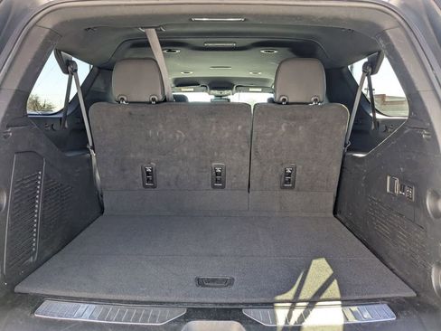 Used 2023 Chevrolet Suburban Premier image 27