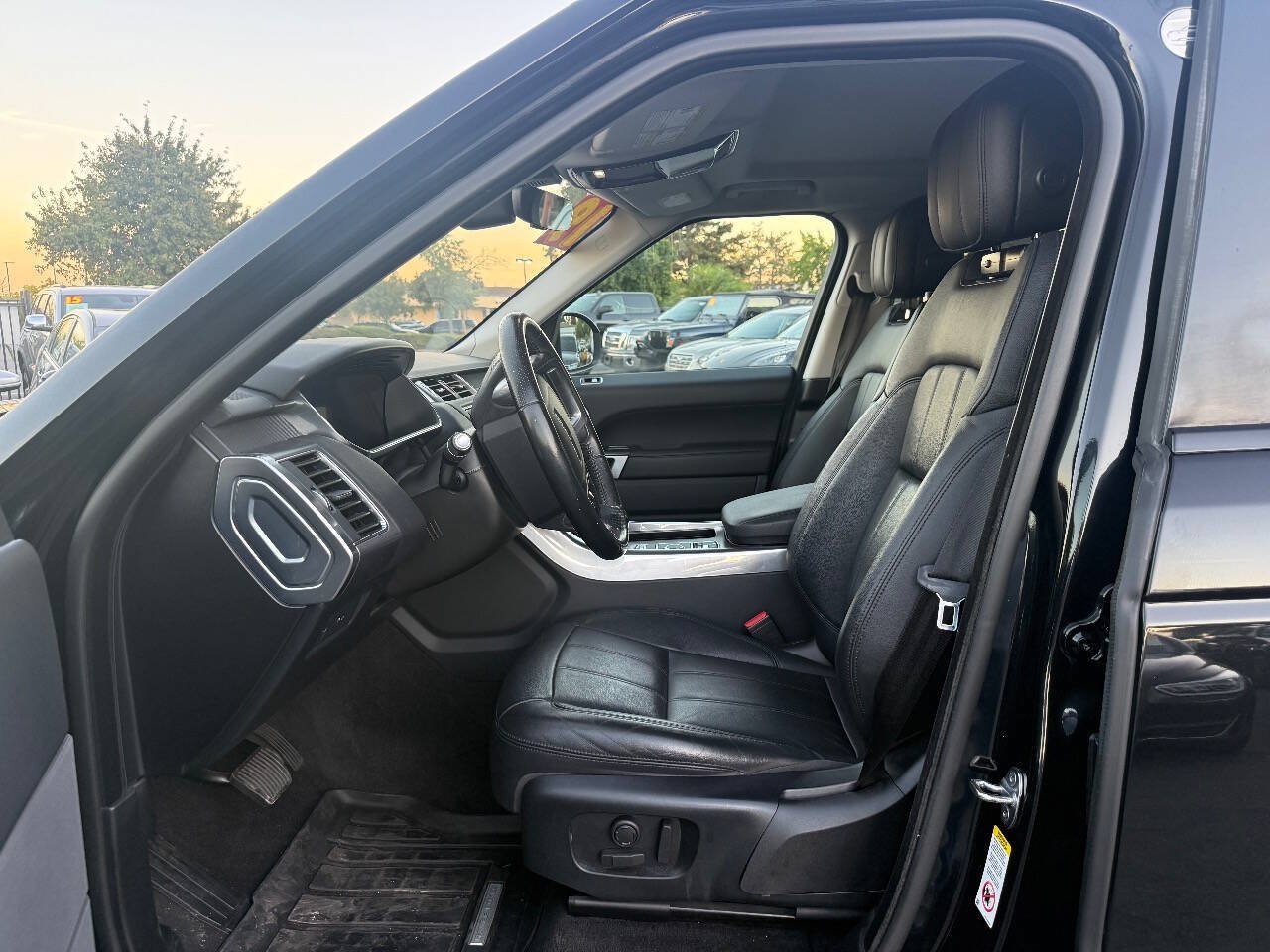 Used 2019 Land Rover Range Rover Sport SE AWD/4WD image 11