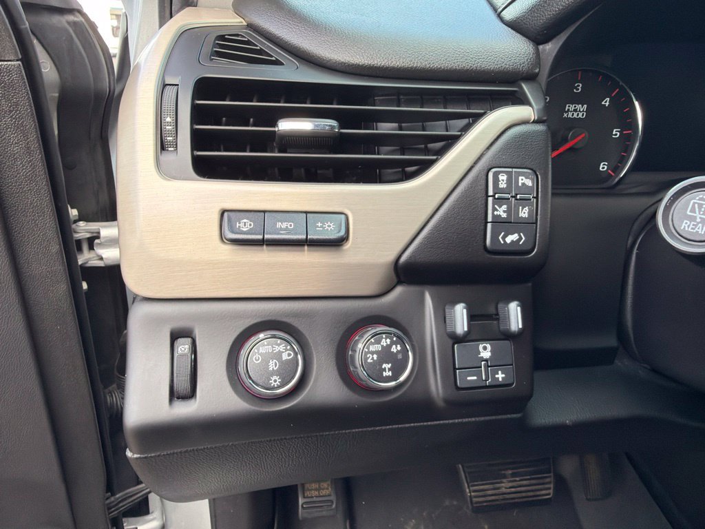 Used 2015 GMC Yukon Denali w/ Premium Package AWD/4WD image 9