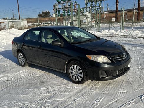 Used 2013 Toyota Corolla LE image 1