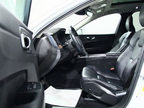 Used 2021 Volvo XC60 T8 Inscription Expression w/ Premium Package image 4