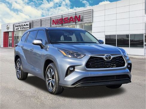 Used 2022 Toyota Highlander XLE image 1