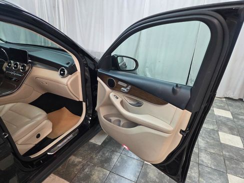 Used 2020 Mercedes-Benz GLC 300 4MATIC w/ Parking Assistance Package image 10