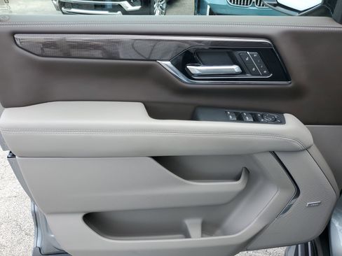 Used 2025 GMC Yukon Elevation RWD image 18