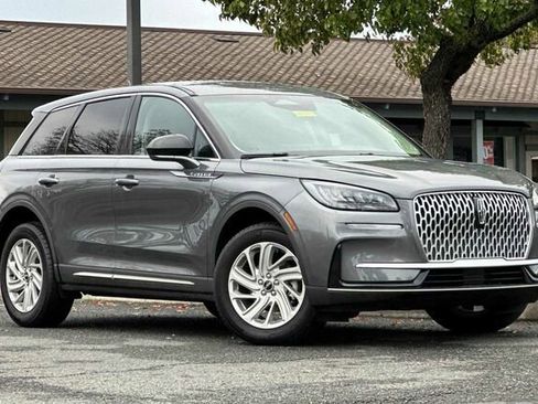 Used 2025 Lincoln Corsair FWD w/ Rear Removable Package Tray image 2