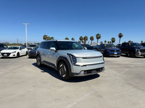 Used 2024 Kia EV9 Light RWD image 4