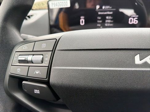 New 2025 Kia K4 LXS image 17