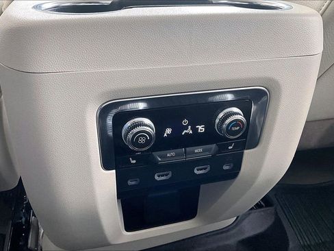 Used 2024 GMC Yukon Denali w/ Advanced Technology Package image 10