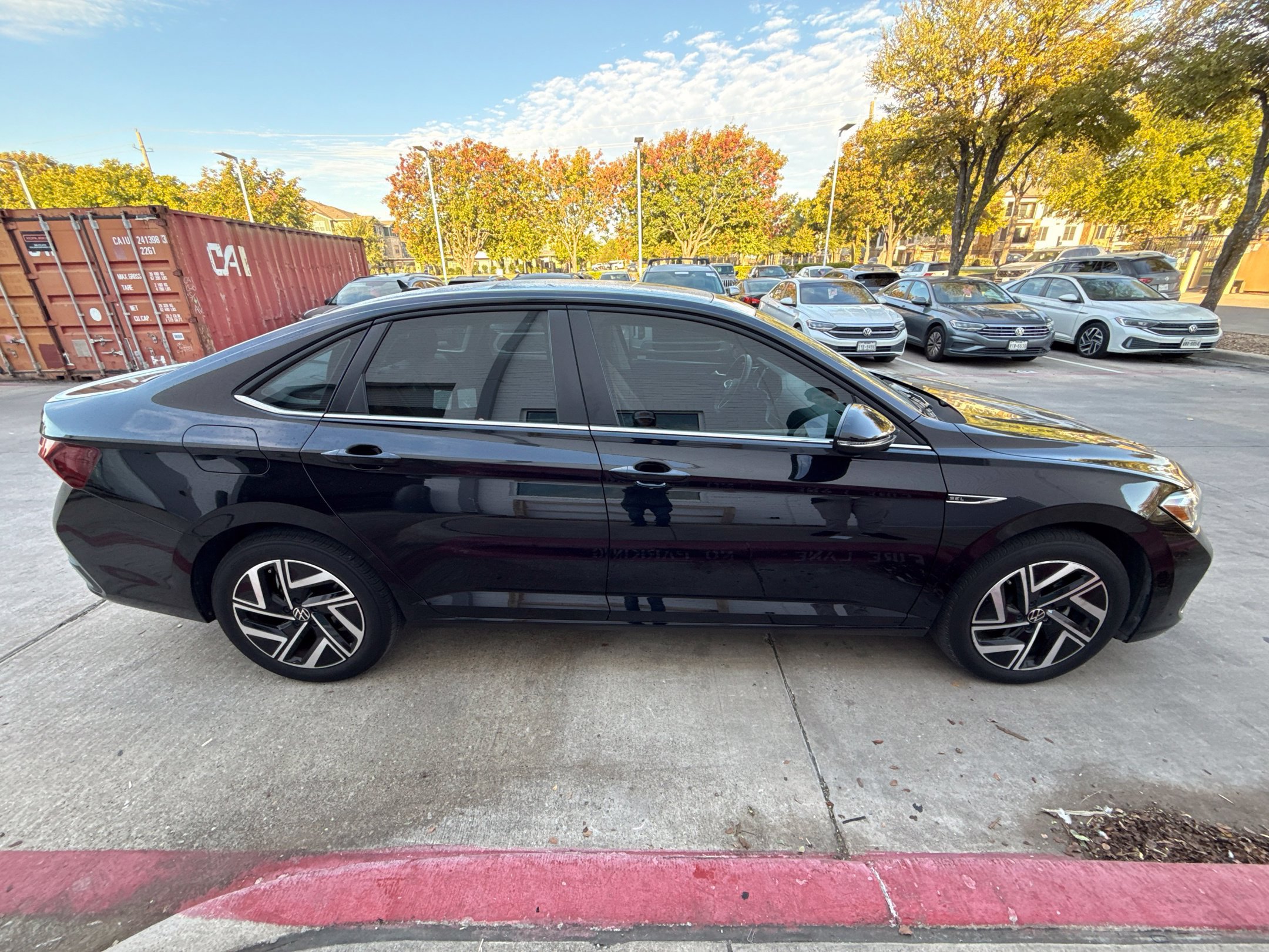 Used 2024 Volkswagen Jetta SEL FWD image 2