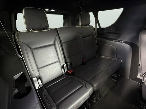 Used 2025 Chevrolet Suburban Premier image 31