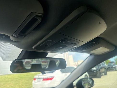 Used 2020 Toyota Camry SE FWD image 14