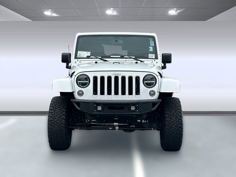 Used 2016 Jeep Wrangler Unlimited Sahara w/ Connectivity Group image 5