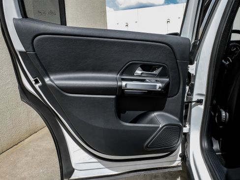 Used 2022 Mercedes-Benz GLB 250 w/ Premium Package Lite image 45