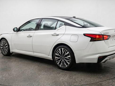 Used 2025 Nissan Altima 2.5 SV FWD image 6