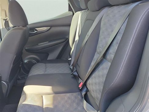 Used 2019 Nissan Rogue Sport SV w/ Technology Package FWD image 9