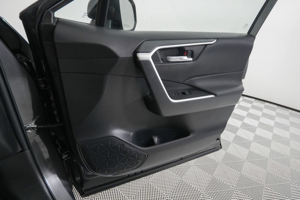 Used 2022 Toyota RAV4 XLE Premium AWD/4WD image 20