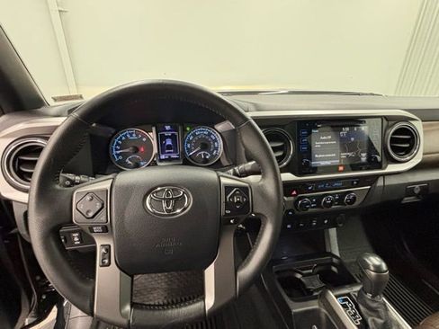 Used 2016 Toyota Tacoma Limited w/ Towing Package image 19