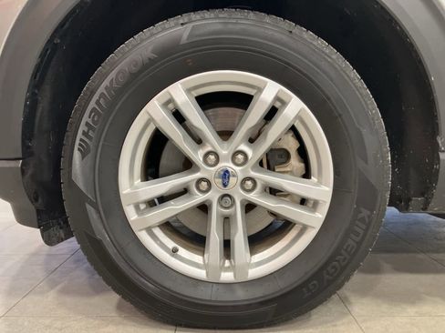 Used 2023 Ford Explorer XLT w/ Equipment Group 202A image 9