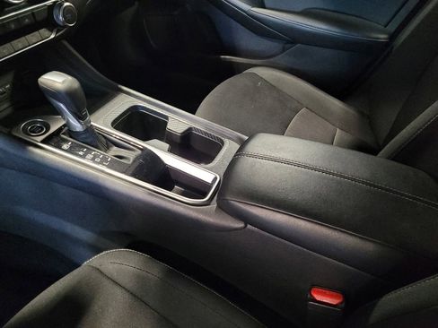 Used 2025 Nissan Sentra SV FWD image 26