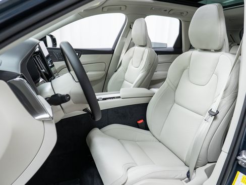 New 2026 Volvo XC60 B5 Ultra w/ Climate Package image 13