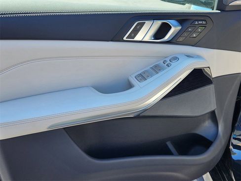 Used 2025 BMW X7 xDrive40i w/ Executive Package image 8