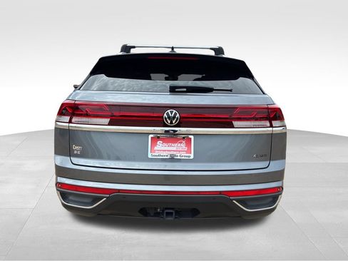 Used 2024 Volkswagen Atlas Cross Sport SE AWD/4WD image 4
